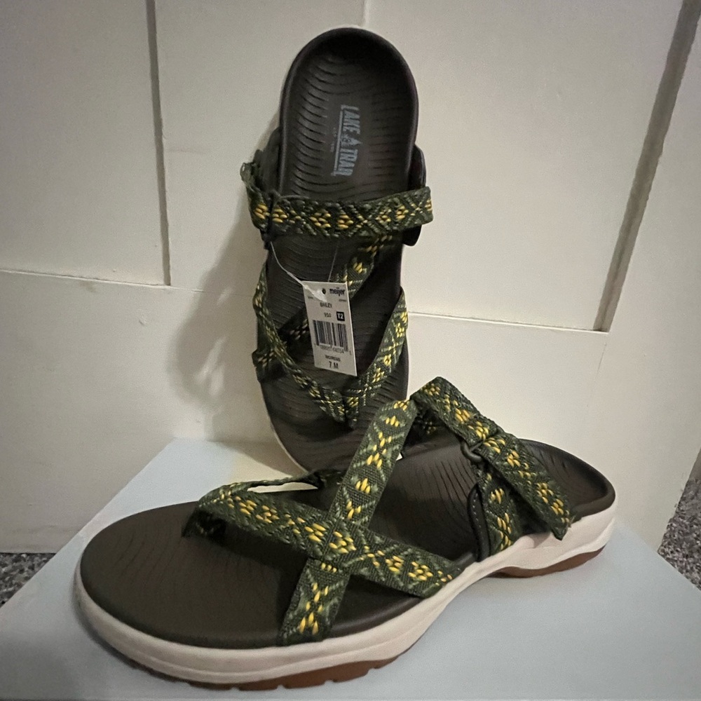 Lake & Trail Bailey Green and Yellow Sandals - Size 7